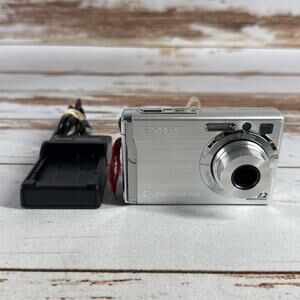 Sony Cyber‑shot DSC‑W80 Digital Camera – 7.2MP – 3x Optical Zoom – NICE!